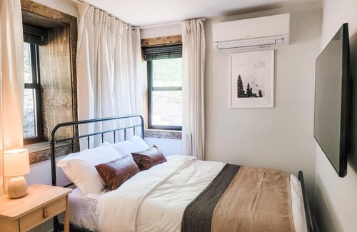 Catskill House | Pinewood Lodge - Catskills, Windham Mountain, Hunter Mountain