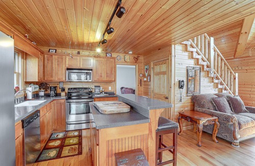 Piney Creek House | Piney Creek Home ~ 5 Mi to New River Access!
