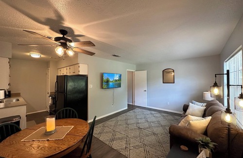 Texarkana House | Piney Woods 10 - King Bed