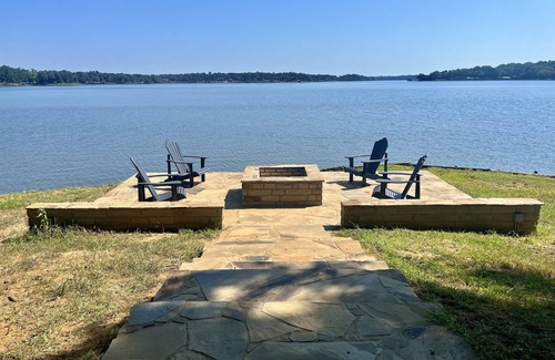 Dogwood House | Piney Woods Retreat on the Lake