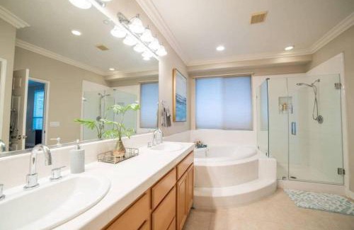 Placentia House | Ping Pong, A/C, Netflix, Grill, Jacuzzi Tub, W/D