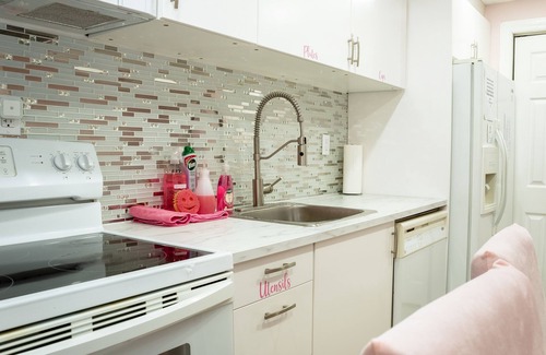 Mississauga Valleys Apartment | Pink BnB Basement Apartment by 403, 427, 401