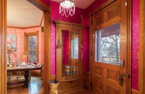 Hudson House | Pink Castle Bae-cation (Pool & Hottub) in Hudson, wI