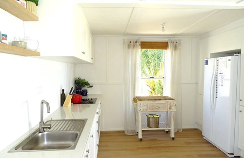 Port Broughton Hotel | Pink Door by the Seashore, Port Broughton