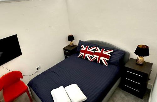 Whitechapel House | Pink Door Guesthouse