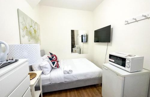 Whitechapel House | Pink Door Guesthouse