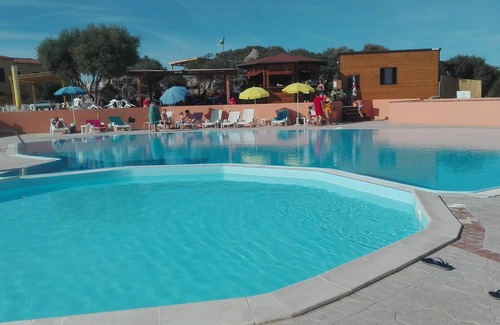 Aglientu Apartment | Pink house in residence with pool, wifi -air conditioner, near the sea