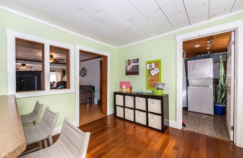 Port Stanley Cottage | Pink on William - within a minute walk to the Beach!