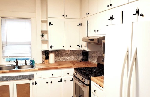 Midway House | Pinkston Gardens Near MSP airport & Allianz Field