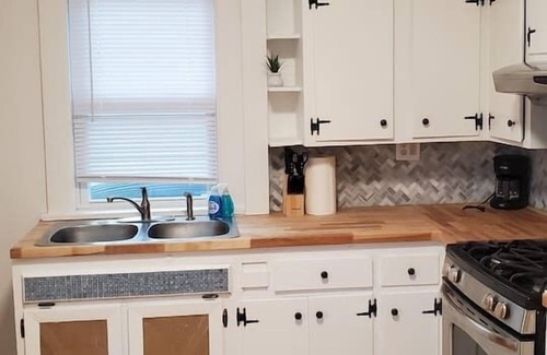 Midway House | Pinkston Gardens Near MSP airport & Allianz Field