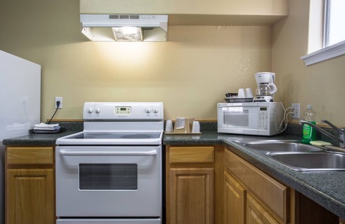 West San Antonio Hotel | Pinn Road Inn and Suites