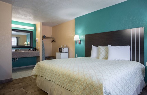West San Antonio Hotel | Pinn Road Inn and Suites