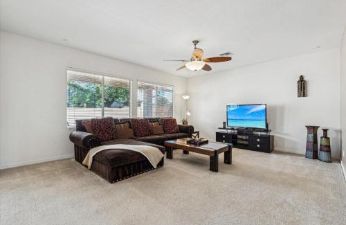 Westwing Mountain House | Pinnacle Breeze-Private Backyard-Mins to Six Flags