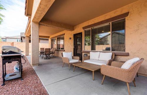 Westwing Mountain House | Pinnacle Breeze-Private Backyard-Mins to Six Flags
