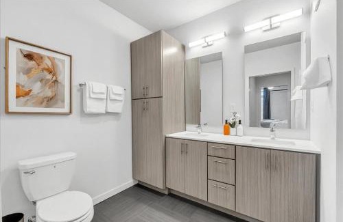 Rogers Apartment | Pinnacle Heights 2Bdrm 2nd flr Pool Fitness Center Yoga Studio Dog Spa