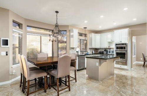 Pinnacle Foothills House | Pinnacle Perfection by Porter Heated Pool Spa w Outdoor Putting Green