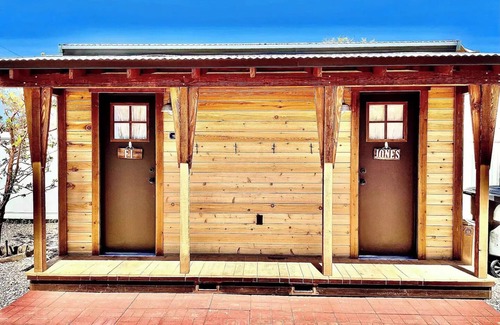 Monticello House | Pioneer Wagon—Ultimate Glamping