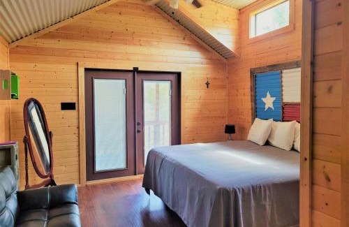 Pipe Creek House | Pipe Creek Cabin Rental for Glamping Getaways near Austin, Texas