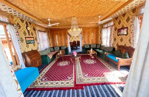 Dal Lake Apartment | Piper Palace