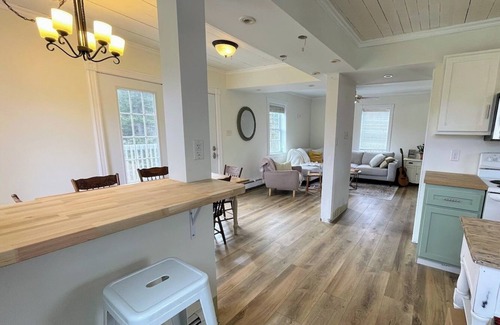 Inverness Cottage | PIPERS COTTAGE -Family & dog friendly, blending rustic charm with modern comfort