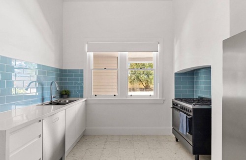 Yarrawonga House | Pipers Rest located in the heart of yarrawonga. plenty of parking for boats and trailer.