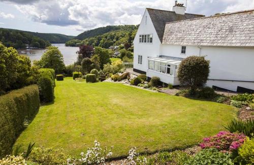 Dittisham House | Pipiriki - Spectacular views and outstanding garden in peaceful location