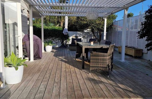 Papamoa Beach House | Pipis' Beach House, Papamoa beach, 5 minute walk to the sea. Pet friendly.