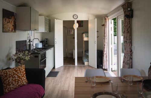 Heinkenszand Ski Chalet | Pipowagen 'Suus', uniek gezinsavontuur in Zeeland! VP076