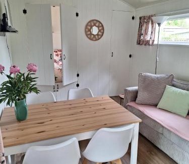 Heinkenszand Ski Chalet | Pipowagen 'Suus', uniek gezinsavontuur in Zeeland! VP076