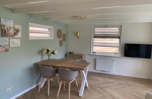 Hollum House | Pirolie