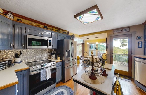 Pisgah Forest House | Pisgah Cottage | Serene Hideaway with Mountain Views, Near Downtown Brevard