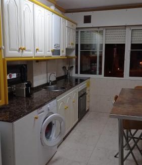 Curuena Apartment | Piso centrico en Pravia, con 3 habitaciones sin ascensor