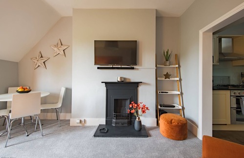 Canterbury Apartment | Pitch Perfect by Bloom Stays - comfortable apartment near City Centre with parking