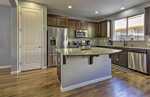Pittsburg House | Pittsburg Retreat w/ Patio < 2 Mi to Suisun Bay!