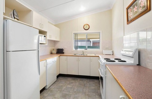 South West Rocks Cottage | PJ's Cottage - walk to the beach
