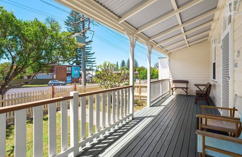 South West Rocks Cottage | PJ's Cottage - walk to the beach