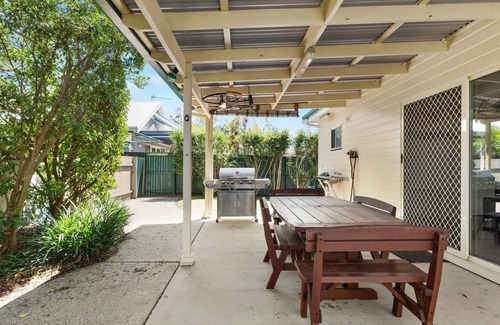 South West Rocks Cottage | PJ's Cottage - walk to the beach