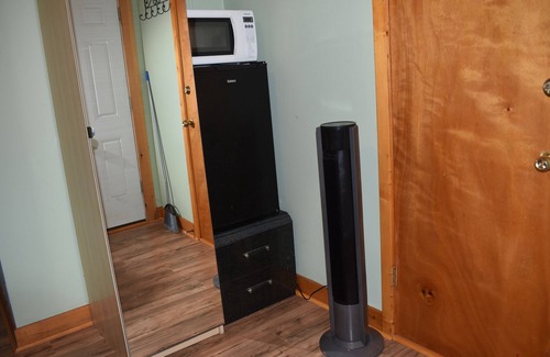 Greentown Apartment | PL Motel Room #3 - Located at the Heart of Promised Land State Park