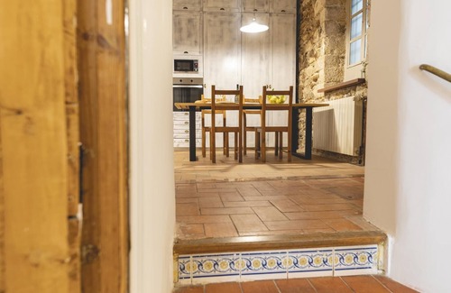 Old Town Apartment | Plaça del Vi - Holiday Apartment Rental in Girona | Bravissimo