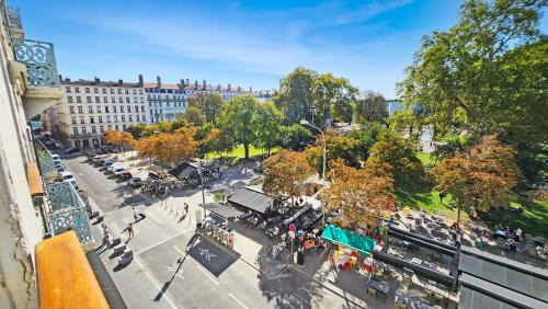 2nd Arrondissement Apartment | Place Carnot
