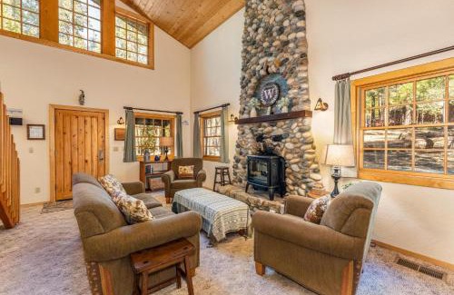 North Wawona House | Place to Call Home - Cabin INSIDE Yosemite - Dog Friendly