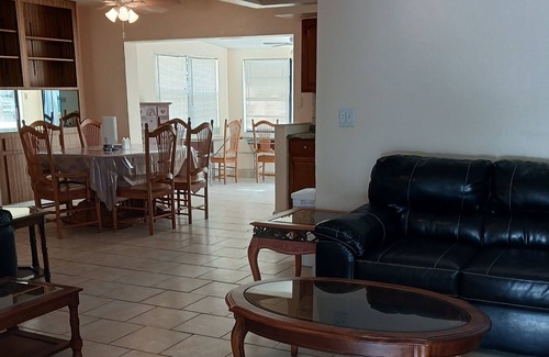 Spring Hill House | Place to Getaway