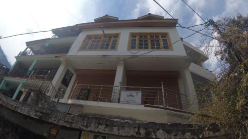 Old Manali Apartment | Place To Reborn
