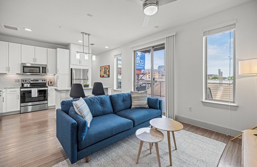 Waller Creek District Apartment | Placemakr Downtown Austin