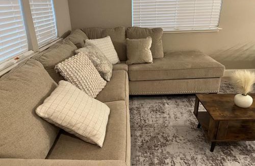 Pittsburg House | Placid Vibe Spacious 7-BR with Free Parking