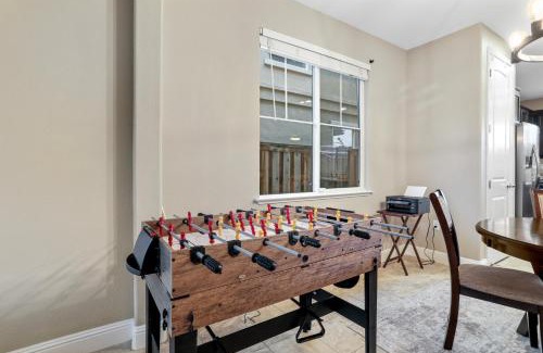 Pittsburg House | Placid Vibe Spacious 7-BR with Free Parking