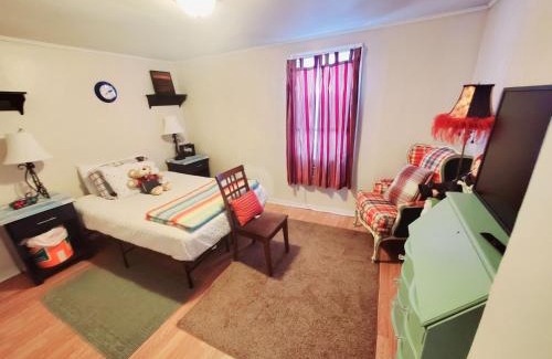 New Haven House | Plaid Room 3min From Yale Univ