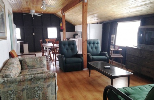 Gores Landing Cottage | Plank Road Cottages & Marina - 3 Bdrm - Rice Lake - Gore's Landing