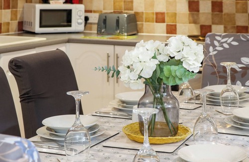Llanddeusant Cottage | Plas Eithin