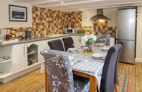 Llanddeusant Cottage | Plas Eithin